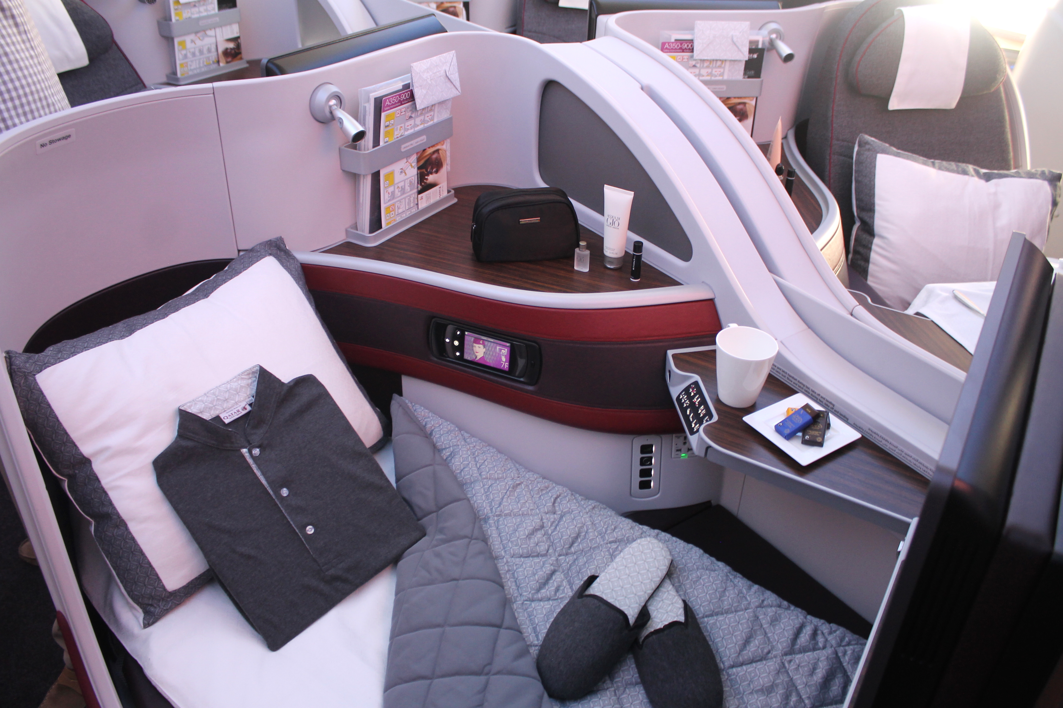 Qatar-Airways-Business-Class-Airbus-A350-06