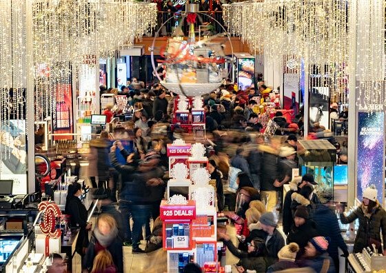 stores-open-evening-of-thanksgiving-for-early-black-friday-sales-1064346774-546010dd77d34f448dd7526005e65519