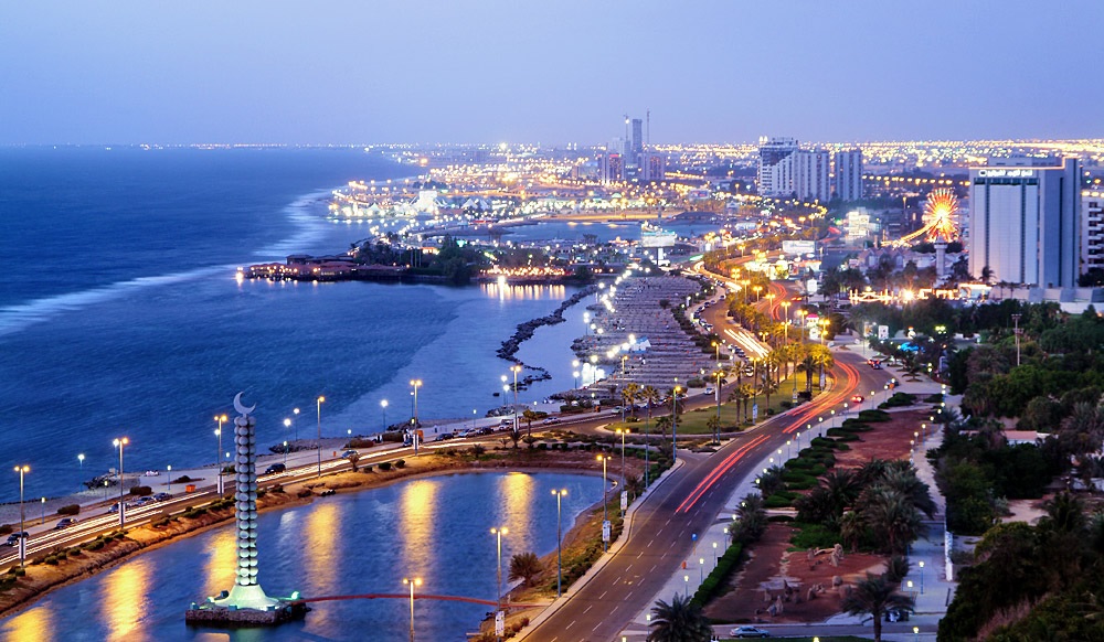 Sharm Obhur Beach, known as Obhur Bay, is a picturesque oasis that stretches 11 kilometres in length and has a width of 300 to 500 metres.