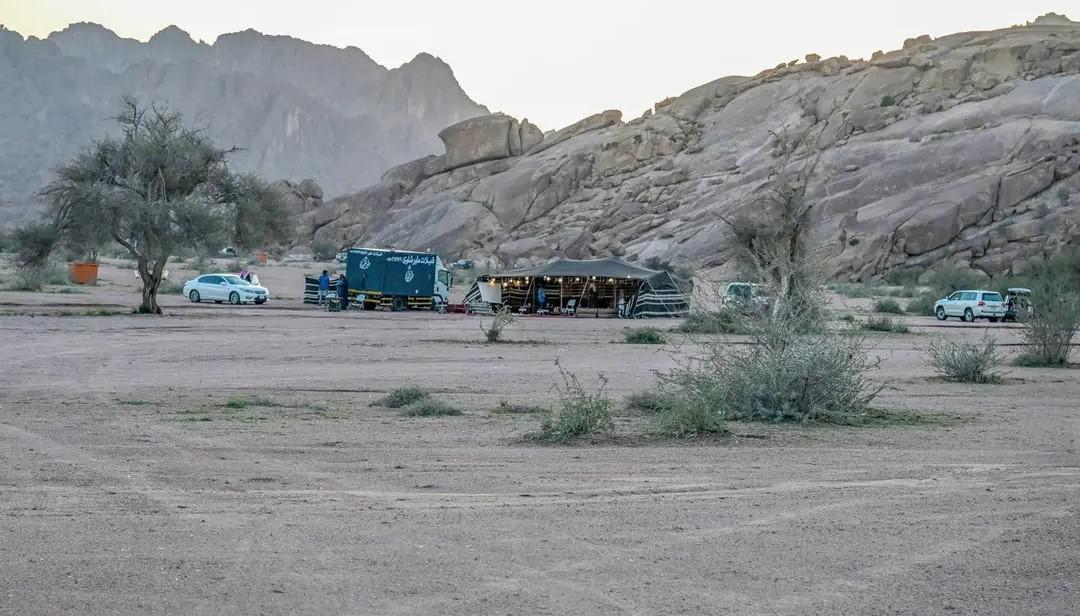 Wadi Mashar, northwest of Hail, is a popular tourist spot with acacia trees, granite rocks, and springs, reflecting the region's history.